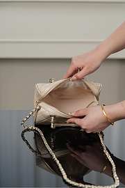 Chanel Clutch With Chain Beige Lambskin 18.5x11x11.4cm - 2