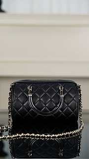 Chanel Clutch With Chain Black Lambskin 18.5x11x11.4cm - 4