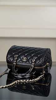 Chanel Clutch With Chain Black Lambskin 18.5x11x11.4cm - 2
