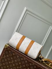 Louis Vuitton LV Keepall Bandoulière 25 White 25x15x11cm - 3