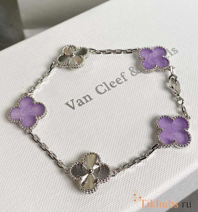Van Cleef VCA Bracelet 02 - 1