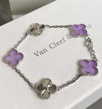 Van Cleef VCA Bracelet 02