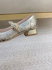 Roger Vivier Vivier Leather Mary Jane Pumps Gold - 5
