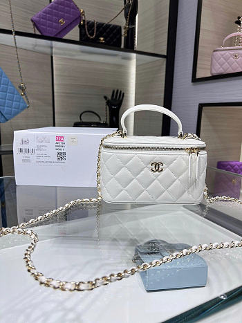 Chanel Handle Vanity Case White Lambskin Bag 17x10x8cm