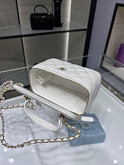 Chanel Handle Vanity Case White Lambskin Bag 17x10x8cm - 6
