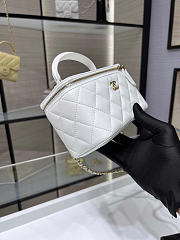 Chanel Handle Vanity Case White Lambskin Bag 17x10x8cm - 5
