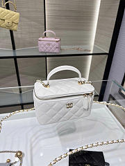 Chanel Handle Vanity Case White Lambskin Bag 17x10x8cm - 4