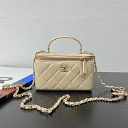 Chanel Handle Vanity Light Beige Lambskin 17x9.5x8cm - 1