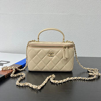 Chanel Handle Vanity Light Beige Lambskin 17x9.5x8cm