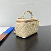Chanel Handle Vanity Light Beige Lambskin 17x9.5x8cm - 6