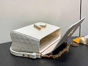Louis Vuitton LV Twist MM Slim Bag White 23x16x8cm - 6