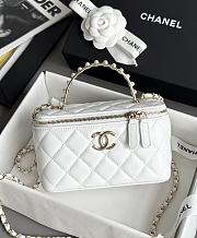 Chanel Vanity Handle White Lambskin 17x9.5x7.8cm - 1
