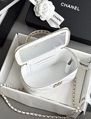 Chanel Vanity Handle White Lambskin 17x9.5x7.8cm - 6