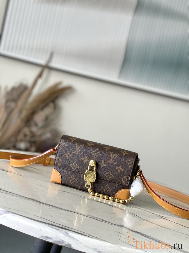 Louis Vuitton LV Steamer Wearable Wallet 18x11x6.5cm - 1