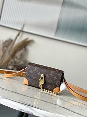 Louis Vuitton LV Steamer Wearable Wallet 18x11x6.5cm - 1