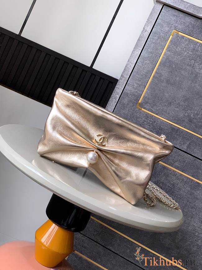 Chanel Clutch With Chain Metallic Gold 24x14x5cm - 1