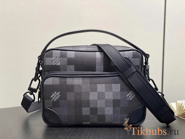 Louis Vuitton LV Nil Messenger Black 25x17.5x11cm - 1