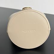 Bottega Veneta Small Liberta Bucket Beige 22x18x15cm - 4