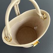 Bottega Veneta Small Liberta Bucket Beige 22x18x15cm - 2