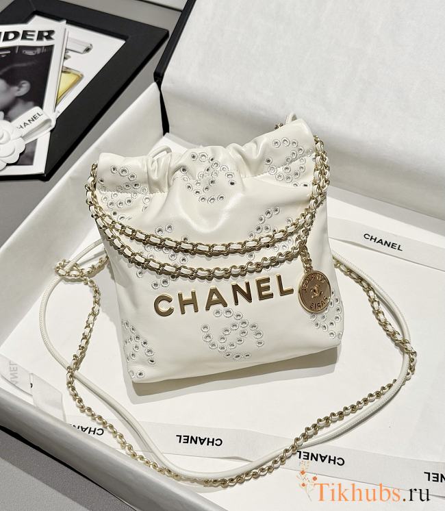 Chanel 22 Mini Handbag Calfskin Gold White 23x18.5x6cm - 1