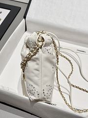 Chanel 22 Mini Handbag Calfskin Gold White 23x18.5x6cm - 2