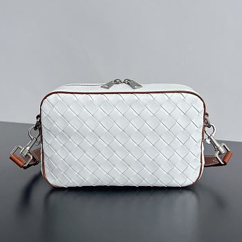 Bottega Veneta Small Intrecciato Camera Bag White 24.5x15x6cm