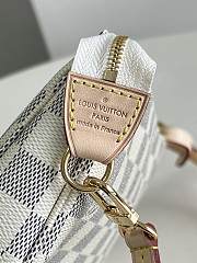 Louis Vuitton LV Pochette Bag White 21x13x3cm - 6