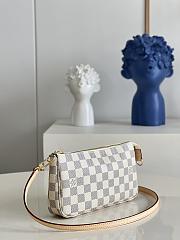 Louis Vuitton LV Pochette Bag White 21x13x3cm - 3