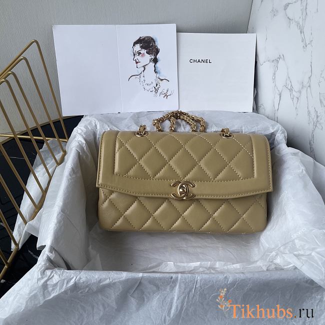 Chanel Flap Bag Beige Lambskin 21x13.5x6.5cm - 1