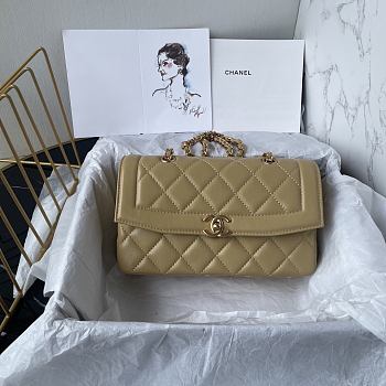 Chanel Flap Bag Beige Lambskin 21x13.5x6.5cm