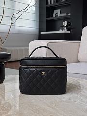Chanel Vanity Case Black Caviar 21.5x16x14cm - 1