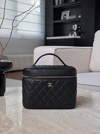 Chanel Vanity Case Black Caviar 21.5x16x14cm