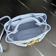 Bottega Veneta Small Andiamo Blue Raffia Bag 25x20x10cm - 3