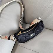 Burberry Horseshoe Crossbody Bag Black 24x18x7cm - 4