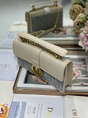 Dior 30 Montaigne Top Handle Bag White 25x13x4.5cm - 4