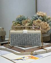 Dior 30 Montaigne Top Handle Bag White 25x13x4.5cm - 3