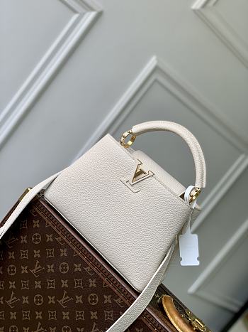 Louis Vuitton LV Capucines BB White Bag 27x17.3x9cm