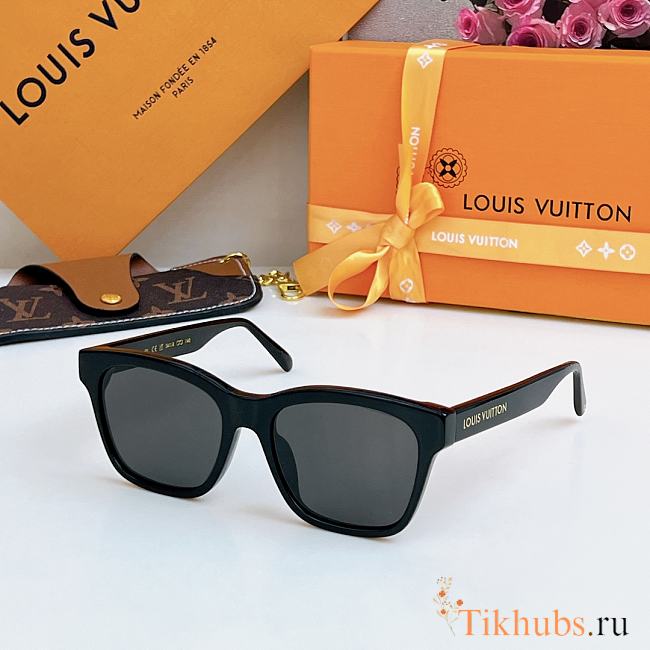 Louis Vuitton LV Essential Square Sunglasses - 1