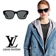 Louis Vuitton LV Essential Square Sunglasses - 2