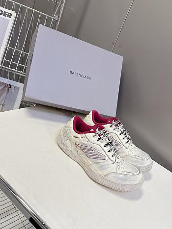 Balenciaga Hamptons Medium Worn-Out Sneaker