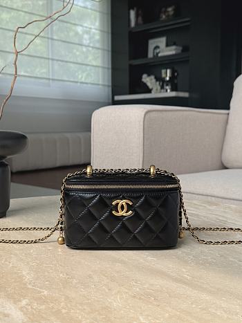 Chanel Vanity Case Black Lambskin Gold 17x9.5x8cm