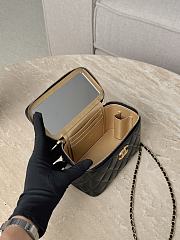Chanel Vanity Case Black Lambskin Gold 17x9.5x8cm - 4