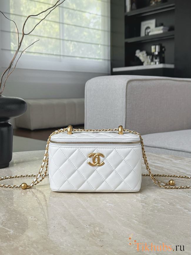 Chanel Vanity Case White Lambskin Gold 17x9.5x8cm - 1