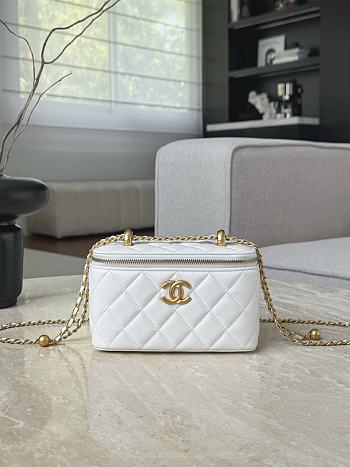 Chanel Vanity Case White Lambskin Gold 17x9.5x8cm