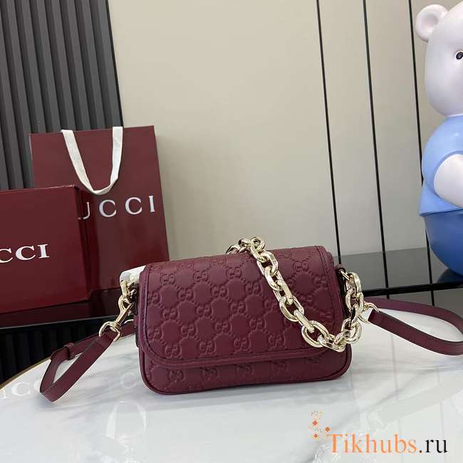 Gucci GG Emblem Small Shoulder Bag Red 20.5x13x7cm - 1