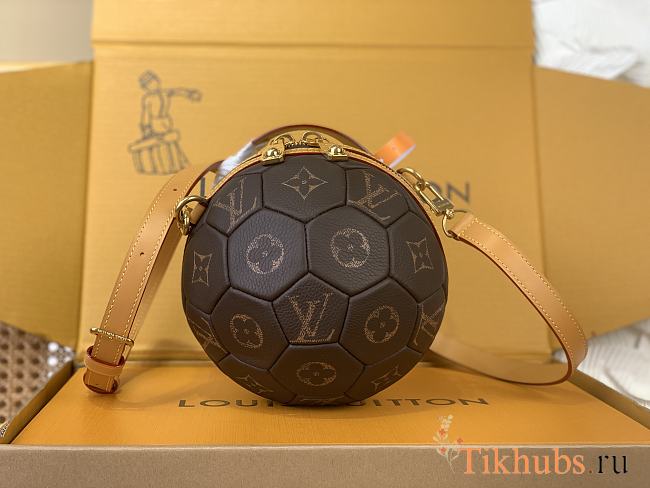 Louis Vuitton LV Soccer Ball Bag 19cm - 1