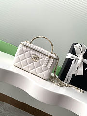Chanel Vanity Case White Lambskin 17cm - 1