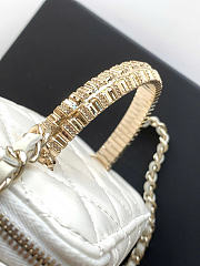 Chanel Vanity Case White Lambskin 17cm - 3