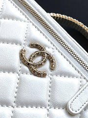 Chanel Vanity Case White Lambskin 17cm - 2
