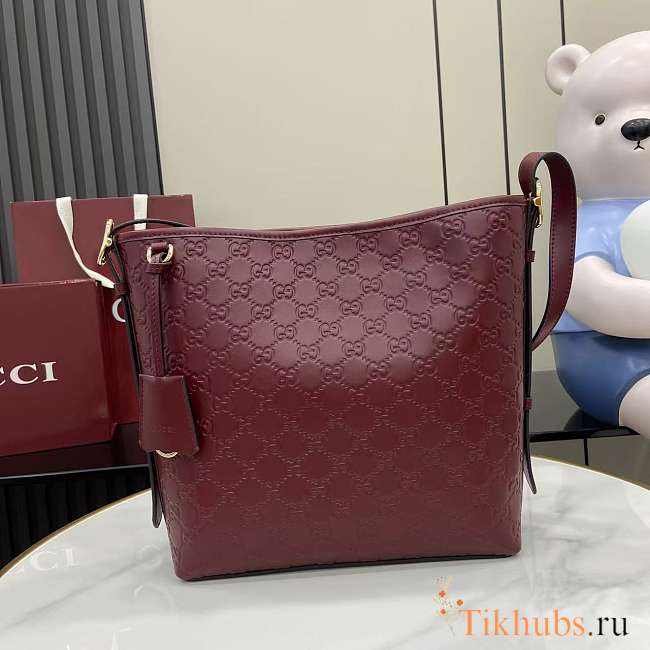 Gucci GG Emblem Medium Shoulder Bag Red 24x26x10cm - 1